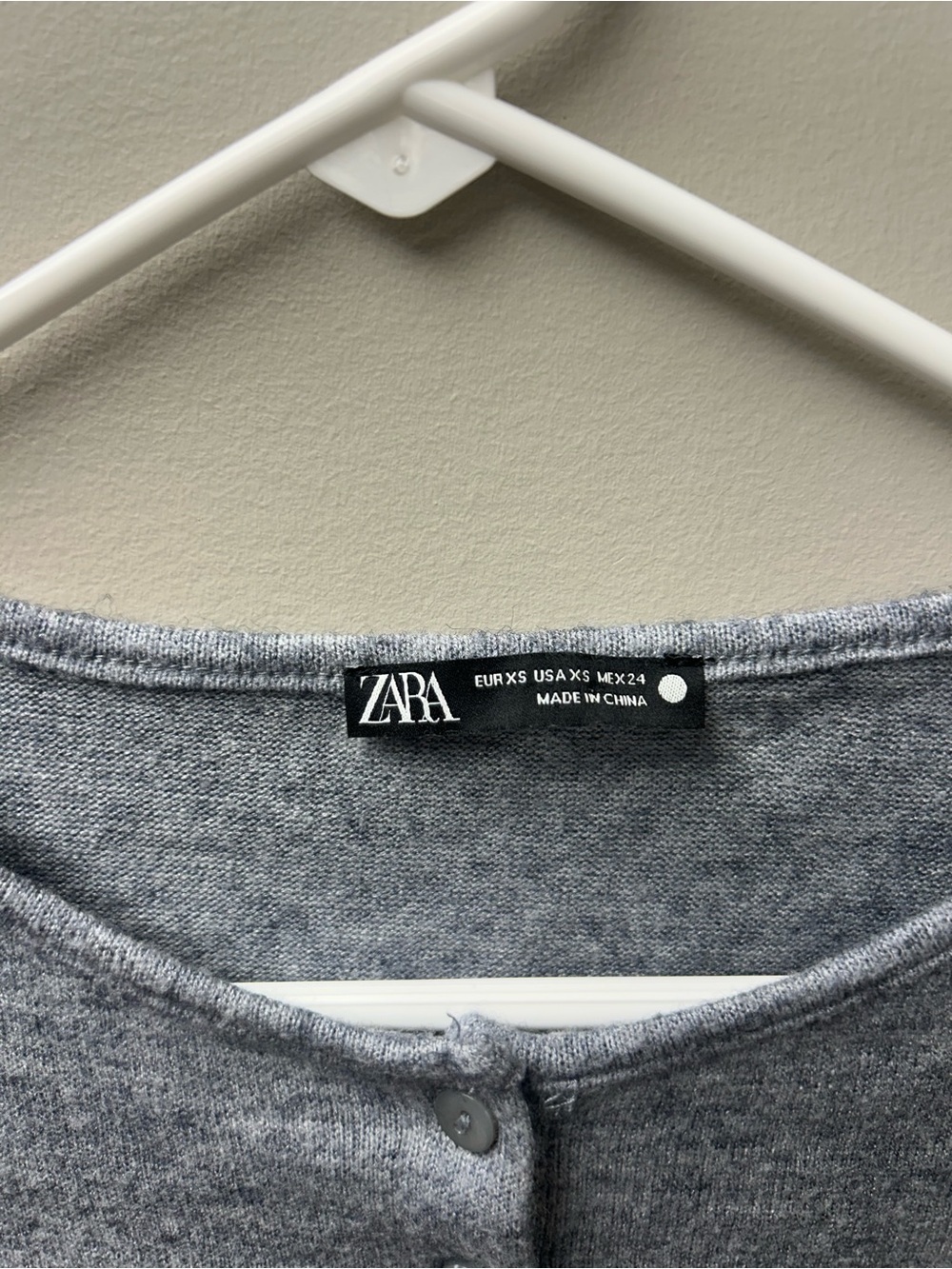 Zara Women’s Grey Button Down Cropped Long Sleeve Cardigan - Picture 4 of 5